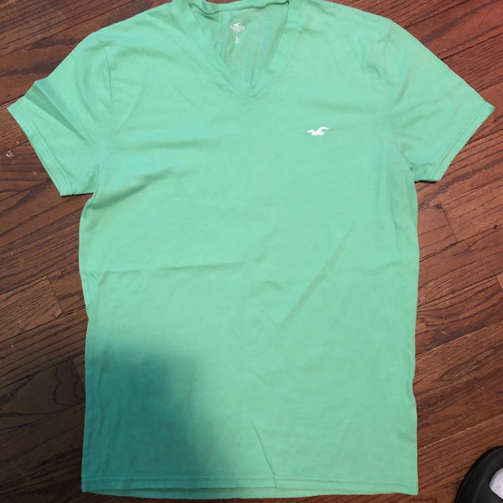 Men’s Hollister size small tee